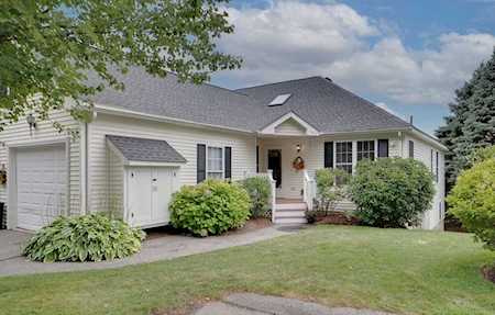 42 William Onthank Ln #42 Southborough, MA 01772