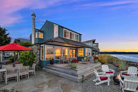 15702 Point Monroe Dr NE Bainbridge Island, WA 98110