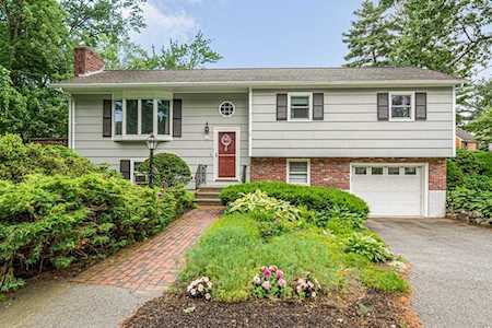 60 Pillings Pond Rd Lynnfield, MA 01940