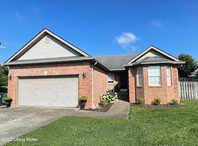 34 North Country Dr Shelbyville, KY 40065