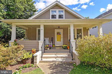 815 Lincoln St S Arlington, VA 22204