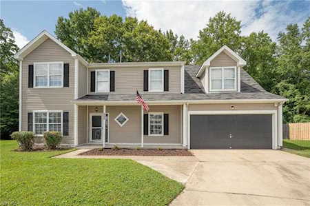 335 Stonehenge Dr Suffolk, VA 23434