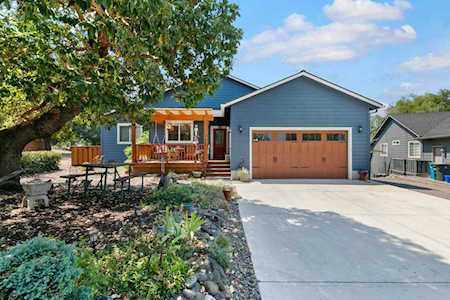 852 Cypress Point Loop Ashland, OR 97520