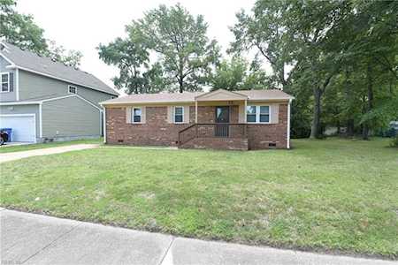 2441 Strawberry Ln Chesapeake, VA 23324