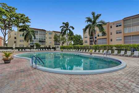 2871 Somerset Drive #105 Lauderdale Lakes, FL 33311
