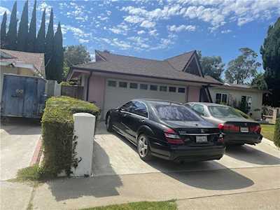 2218 S Artesia Santa Ana, CA 92704