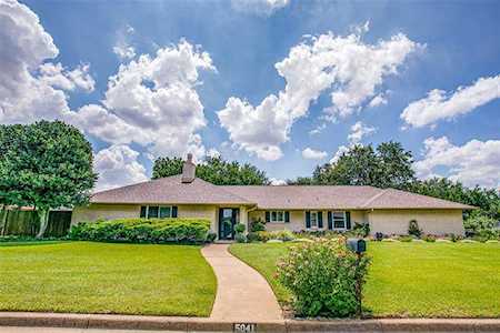 5041 Lake View Circle North Richland Hills, TX 76180