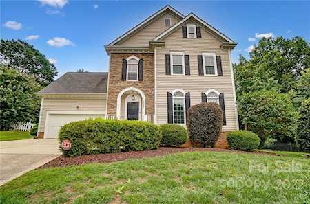 8002 Hawk Crest Ct Charlotte, NC 28270