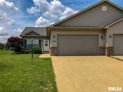 2205 W Geneva Rd Peoria, IL 61615