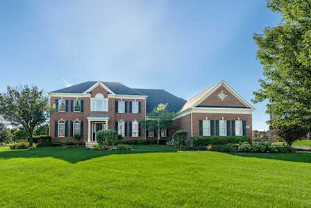 62 Wood Oaks Dr South Barrington, IL 60010