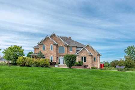 2 Falcon Lakes Dr South Barrington, IL 60010