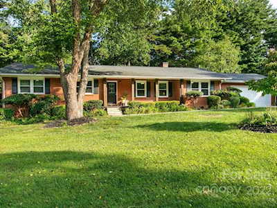 16 Braddock Way Asheville, NC 28803