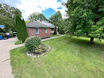 2426 Eastwood Cir Crestwood, KY 40014