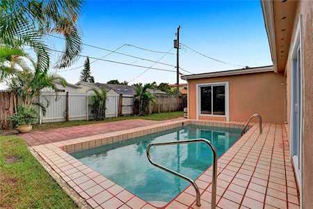 250 NE 57th St Oakland Park, FL 33334