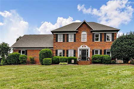 8212 Deer Dr Harrisburg, NC 28075