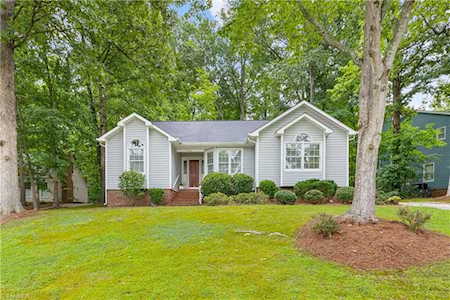 2802 Big Oak Court High Point, NC 27265
