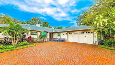 915 Maple Ridge Rd N Palm Harbor, FL 34683