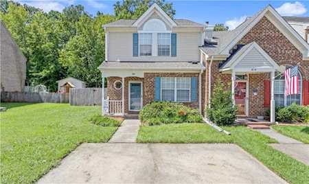 814 S Lake Circle Chesapeake, VA 23322