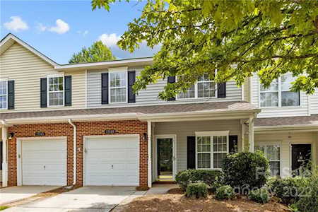 15569 Stronvar House Ln Charlotte, NC 28277
