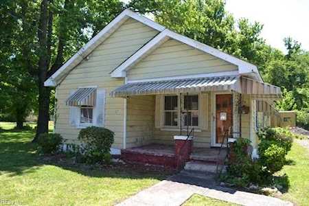 27 Moss Ave Hampton, VA 23669