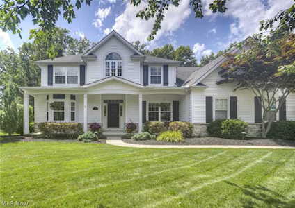 392 Crestwood Dr Avon Lake, OH 44012