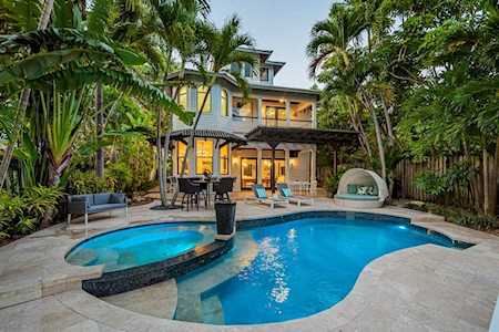 2415 Middle River Dr Fort Lauderdale, FL 33305