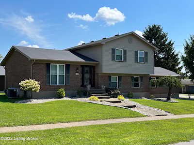 4109 Chenwood Ln Jeffersontown, KY 40299
