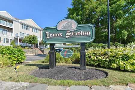 1 Lenox St #211 Norwood, MA 02062