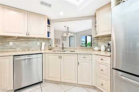 637 Beachwalk Cir #E-103 Naples, FL 34108