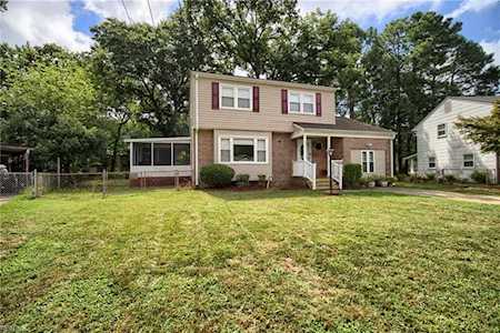 217 Prince George Dr Hampton, VA 23669