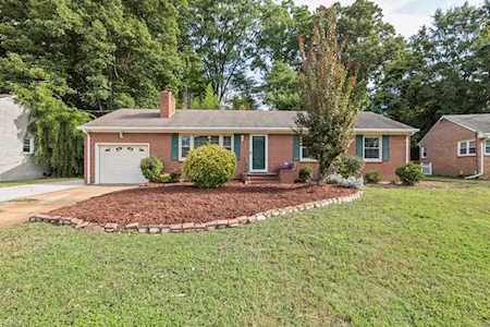 25 Teresa Dr Hampton, VA 23666