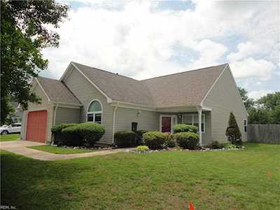 306 Running Stone Way Chesapeake, VA 23323