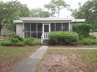 1902 Holly Dr. North Myrtle Beach, SC 29582
