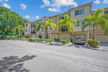 400 N Crestwood Court #402 Royal Palm Beach, FL 33411