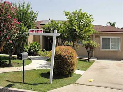 1245 Roxbury Dr San Bernardino, CA 92404