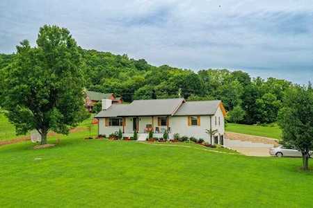 4676 Reed Rd Thompsons Station, TN 37179