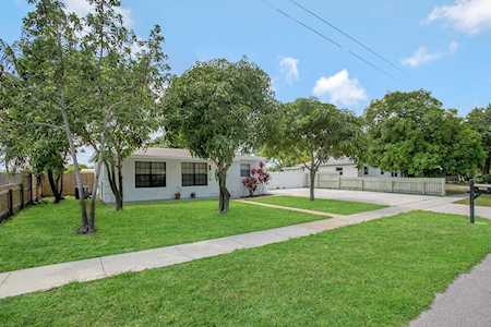 1027 S 14th Court Lantana, FL 33462