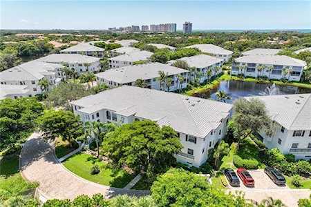 795 Bentwater Cir #203 Naples, FL 34108