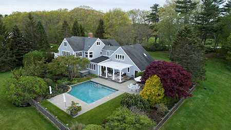 11 Runnymede Dr North Hampton, NH 03862