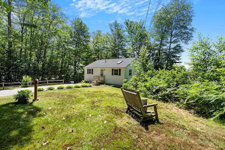15 Robin Shore Dr Canterbury, NH 03224
