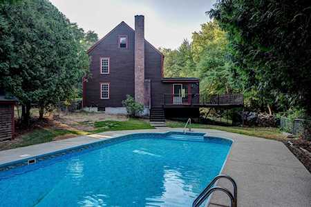 16 Country Club Ln Plaistow, NH 03865