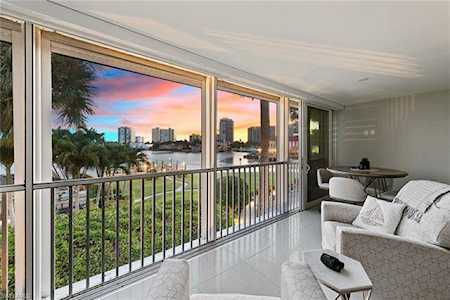 250 Park Shore Dr #101 Naples, FL 34103