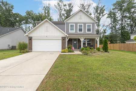 458 Red Crest Dr Shepherdsville, KY 40165