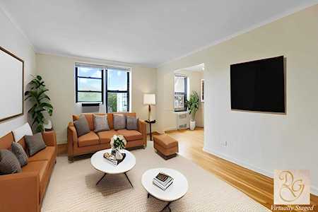 61 Oliver St #5-M Brooklyn, NY 11209