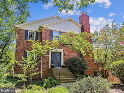 8216 Cedar Landing Ct Alexandria, VA 22306
