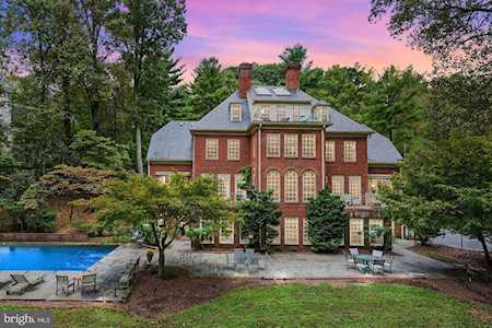9009 Clewerwall Dr Bethesda, MD 20817