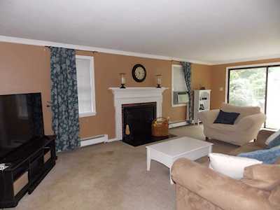 33 Miles Standish Dr Marlborough, MA 01752
