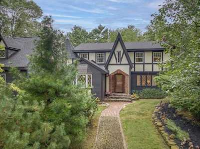 29 North Hill Drive Lynnfield, MA 01940