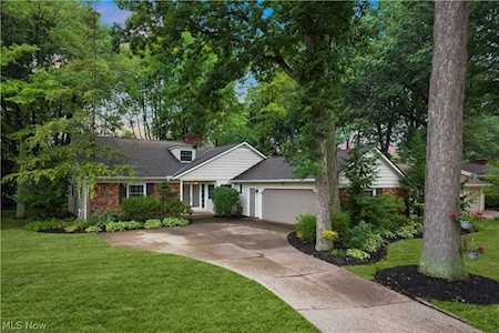 398 Tanglewood Ln Bay Village, OH 44140