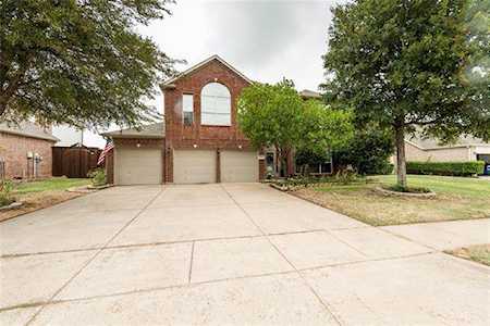 1605 Pine Hills Lane Corinth, TX 76210